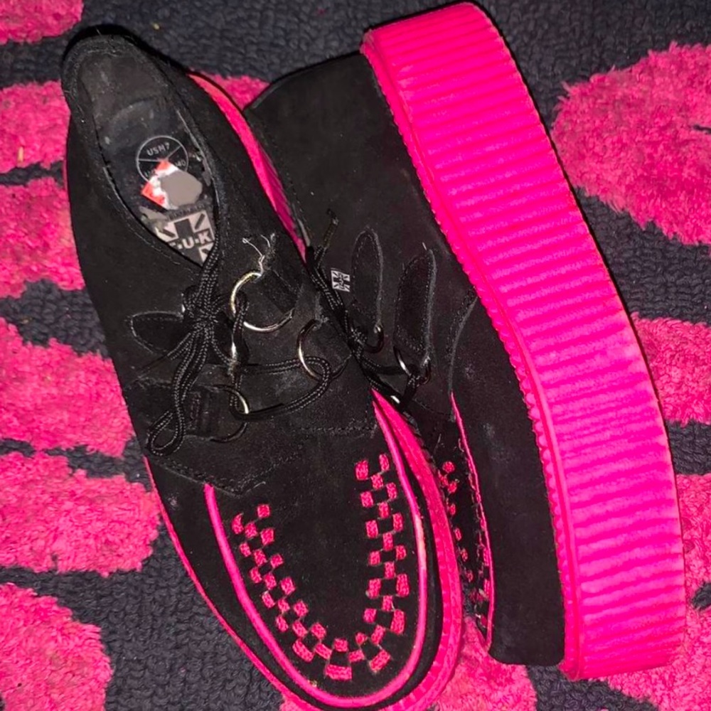 HOT PiNK CREEPERS